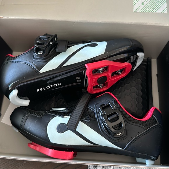 Cycling shoes - Picture 1 of 3